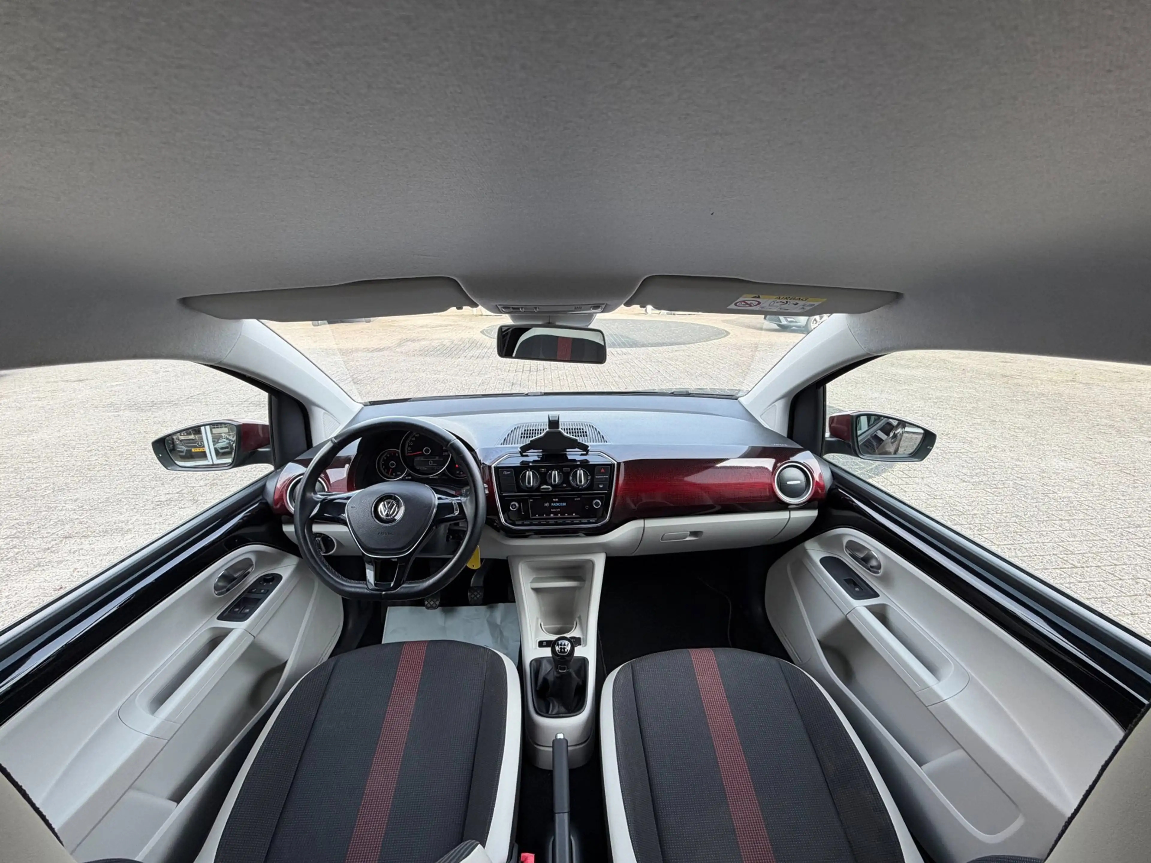 Volkswagen up! 1.0 BMT high up! COLOR / LM / MISTLAMPEN / CRUISE — photo 34