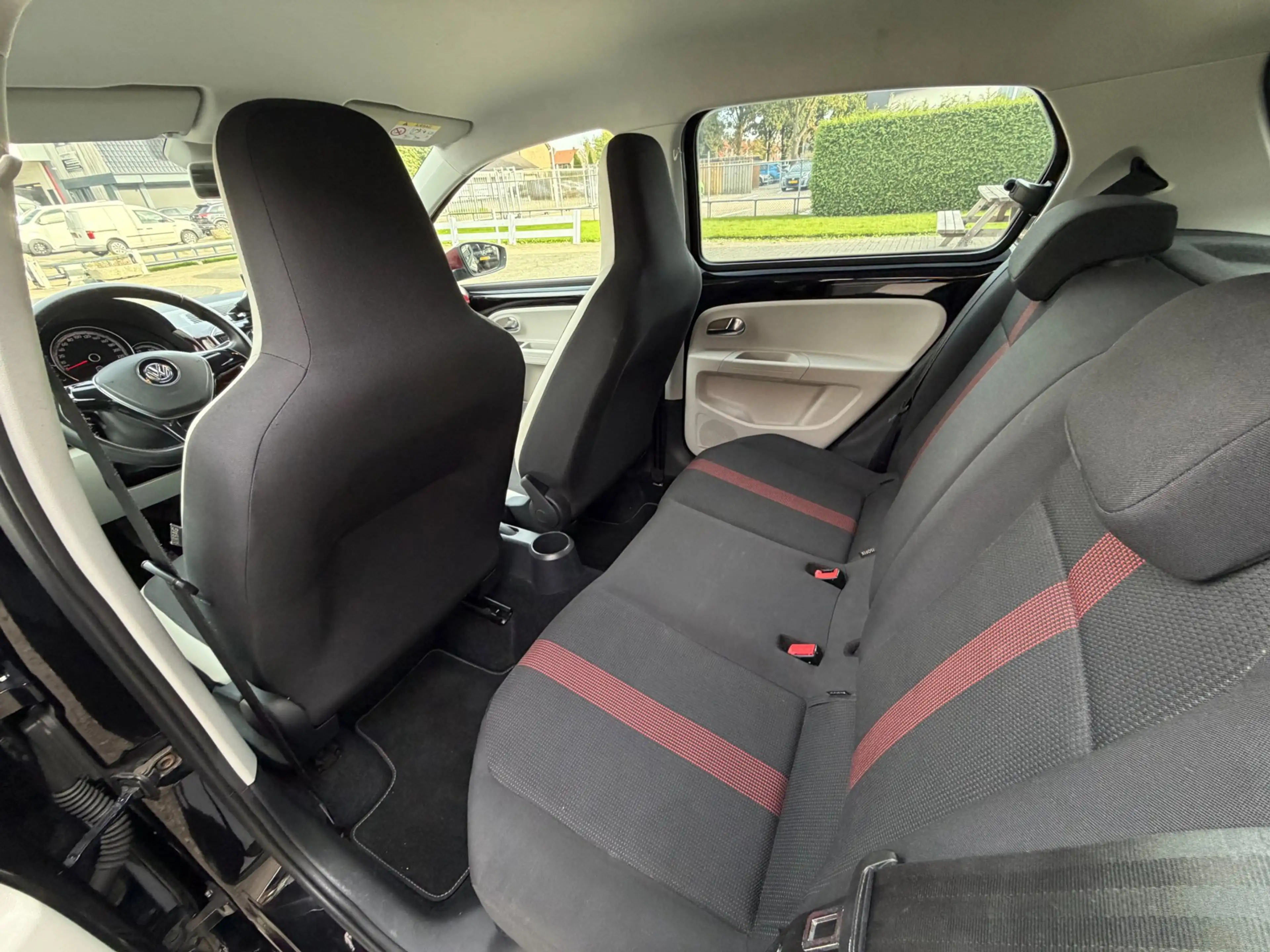 Volkswagen up! 1.0 BMT high up! COLOR / LM / MISTLAMPEN / CRUISE — photo 25