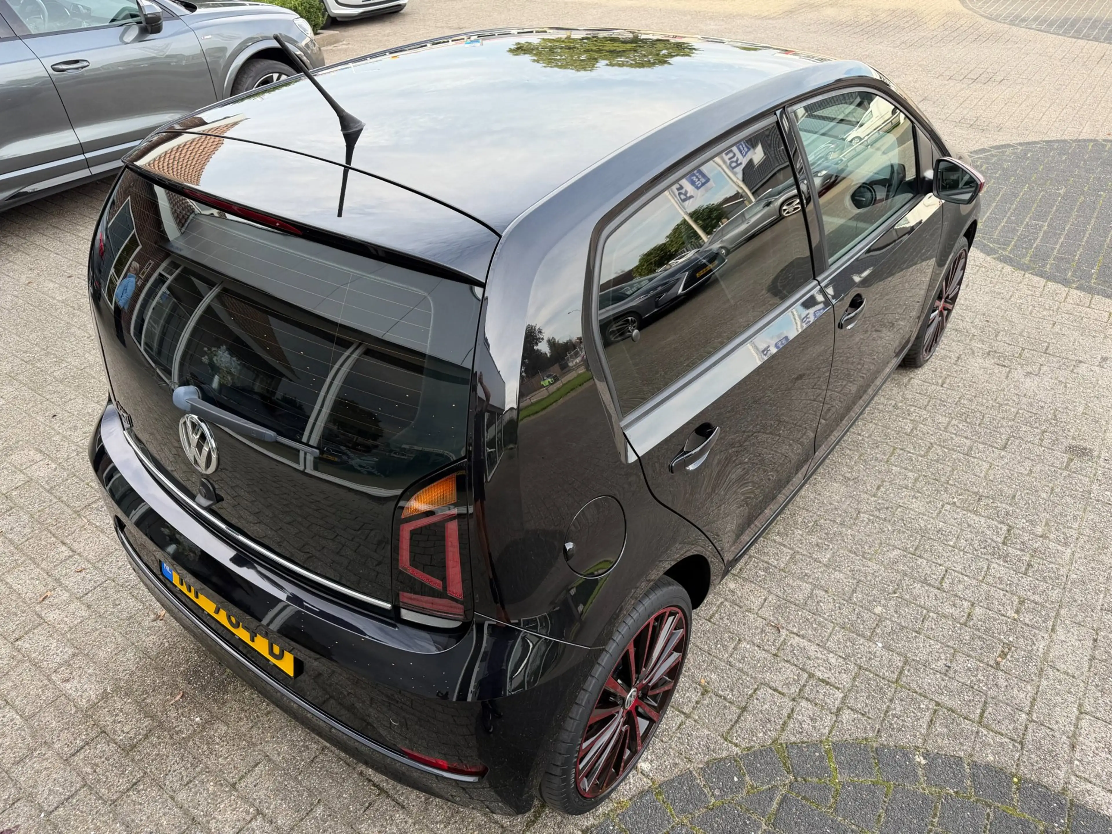 Volkswagen up! 1.0 BMT high up! COLOR / LM / MISTLAMPEN / CRUISE — photo 12