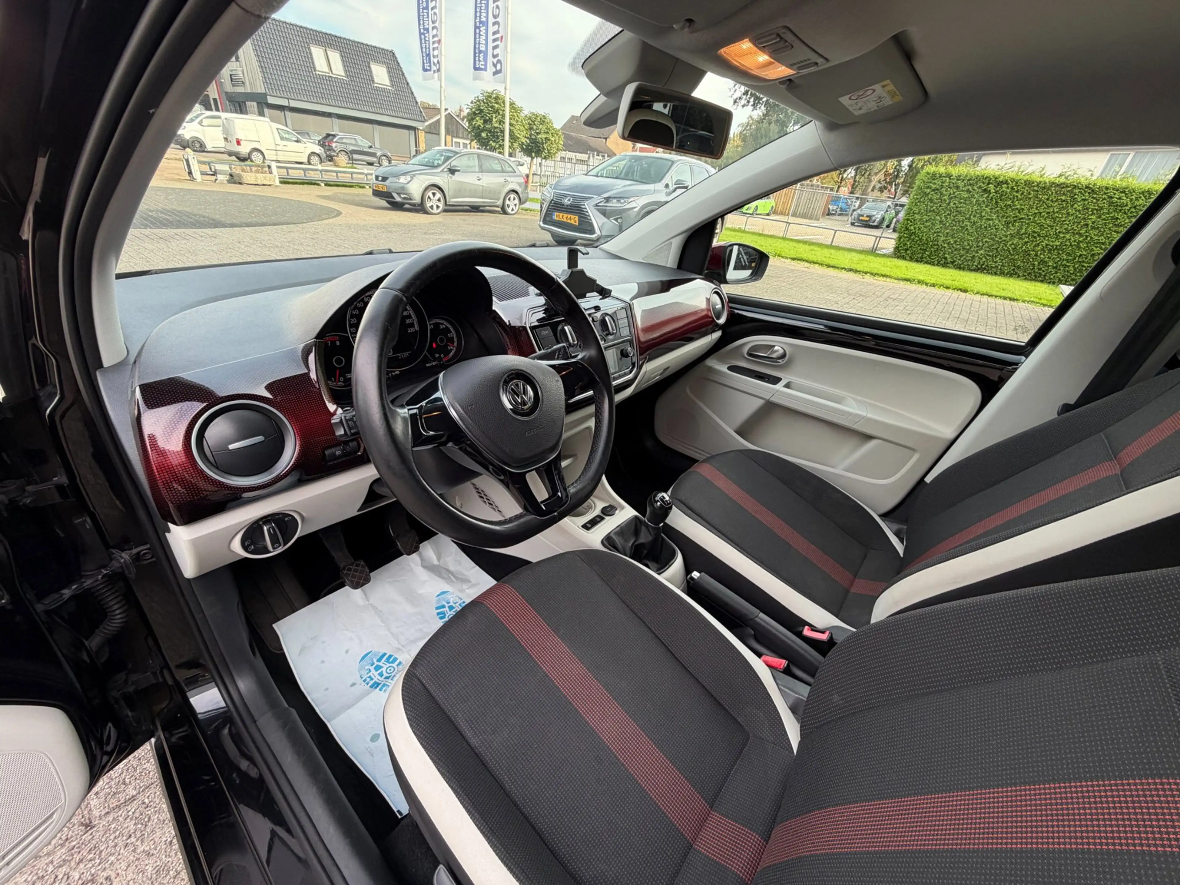 Volkswagen up! 1.0 BMT high up! COLOR / LM / MISTLAMPEN / CRUISE — photo 20