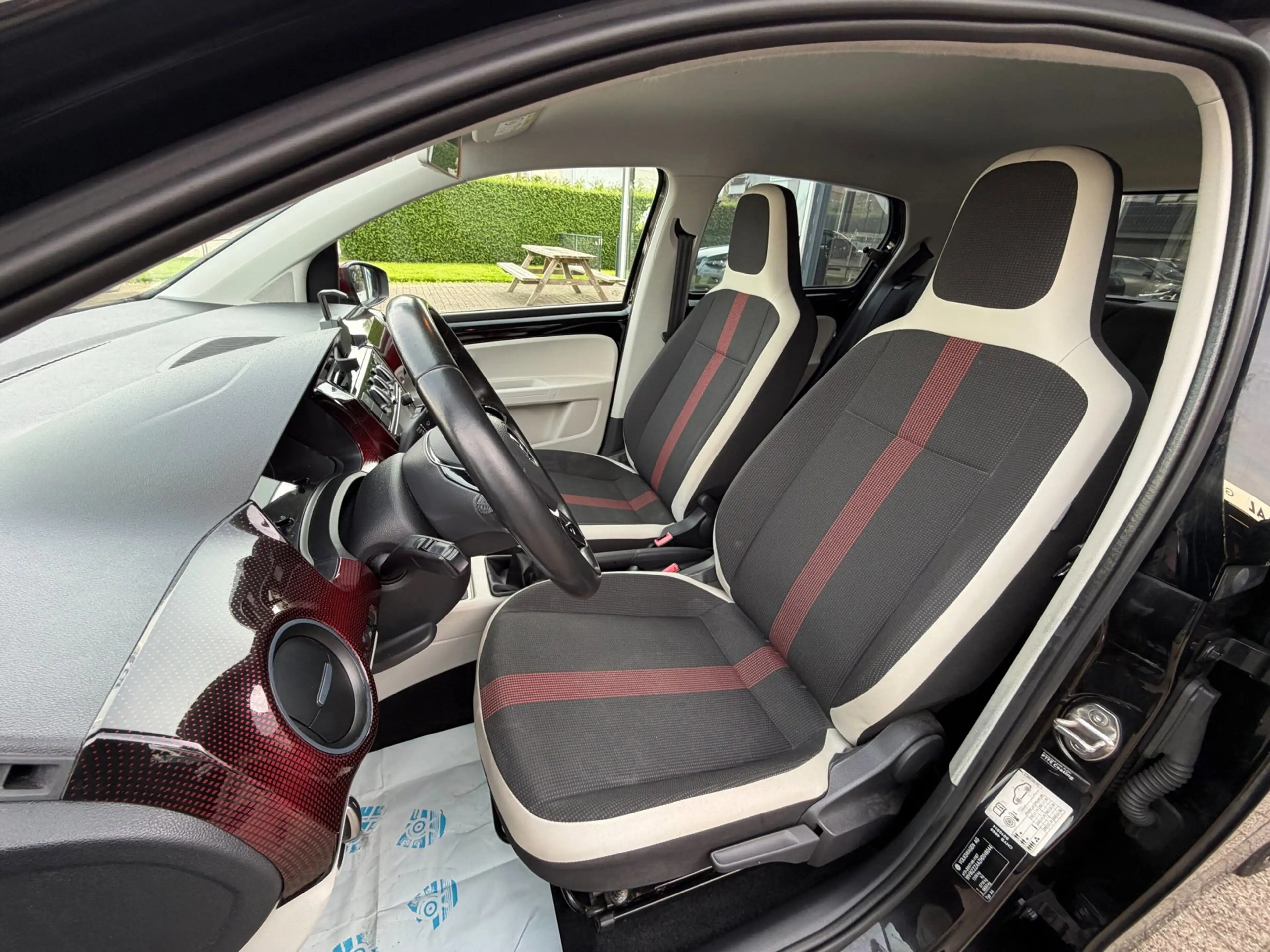 Volkswagen up! 1.0 BMT high up! COLOR / LM / MISTLAMPEN / CRUISE — photo 19