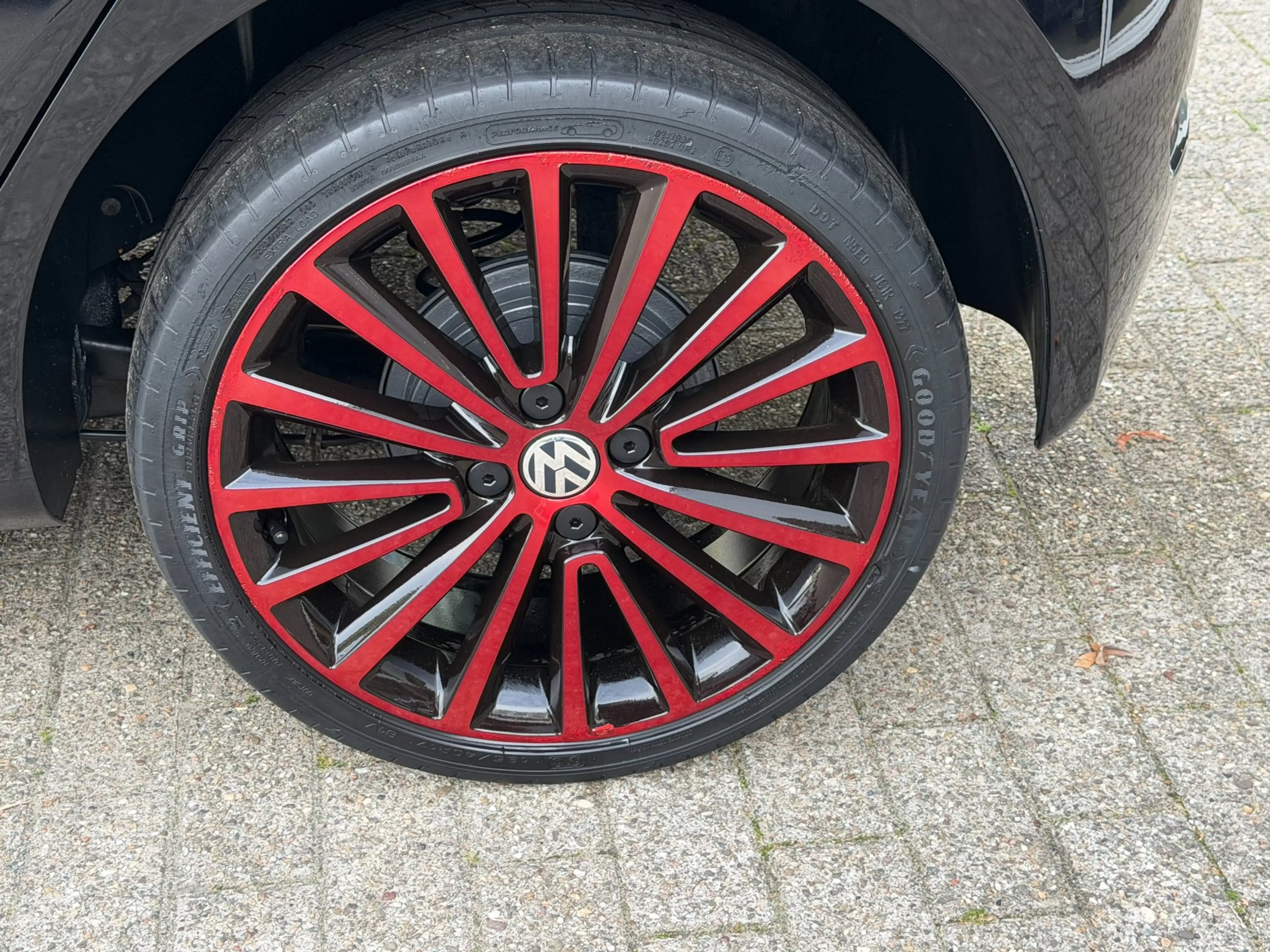 Volkswagen up! 1.0 BMT high up! COLOR / LM / MISTLAMPEN / CRUISE — photo 16