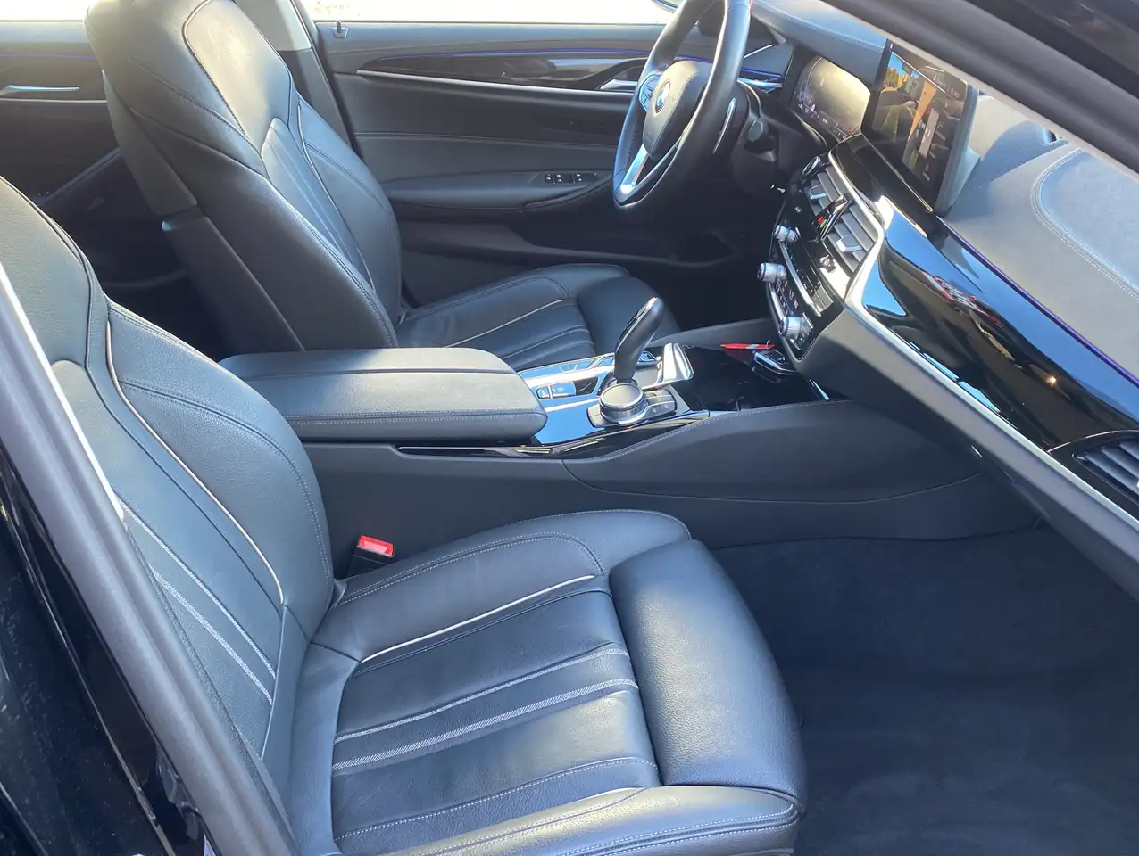 BMW 530 i xDrive Luxury Line*KeyGo*AHK* 12