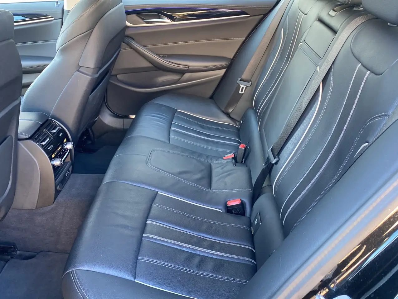 BMW 530 i xDrive Luxury Line*KeyGo*AHK* 9