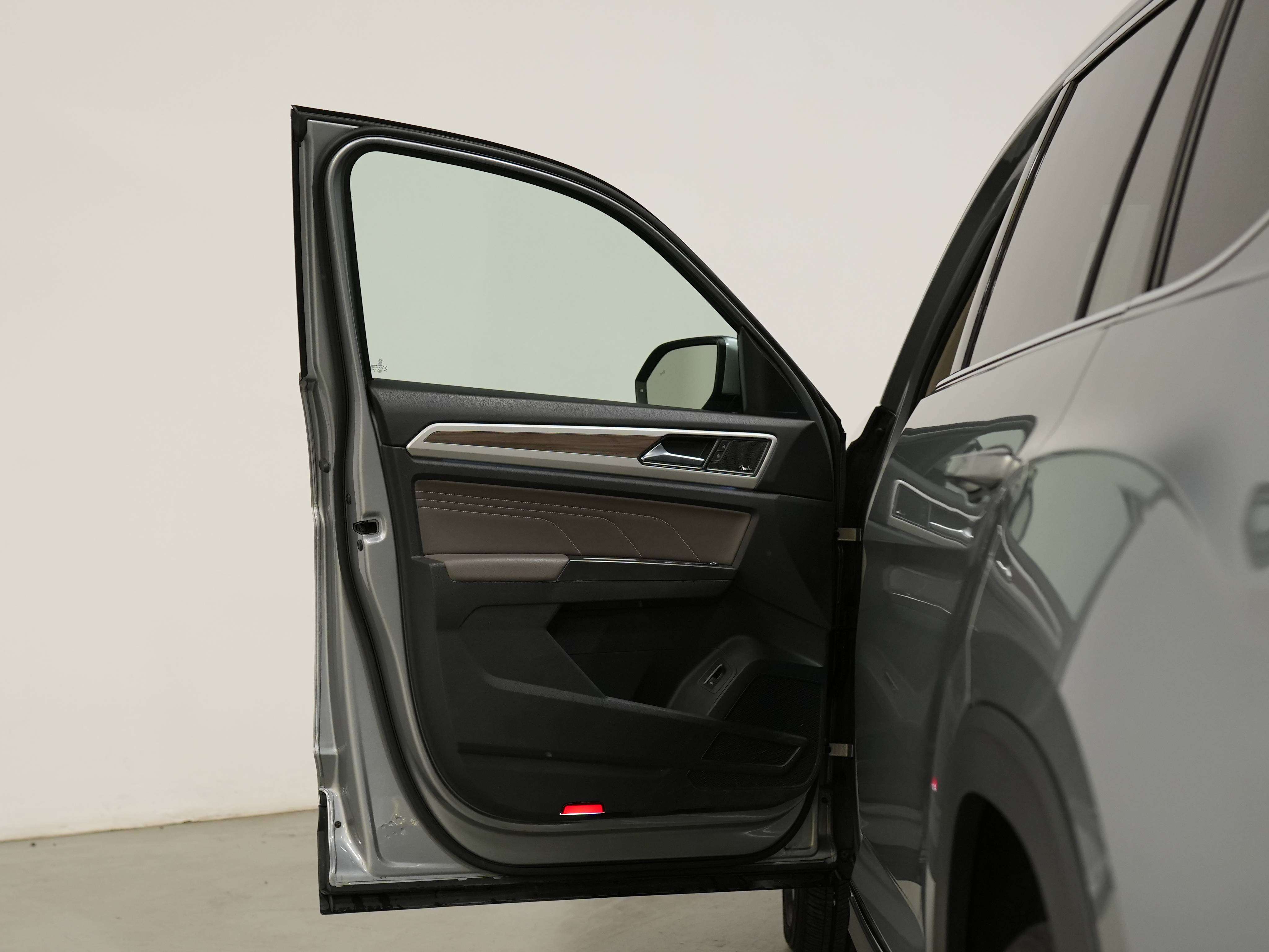 used 2023 Volkswagen Atlas car, priced at $33,900