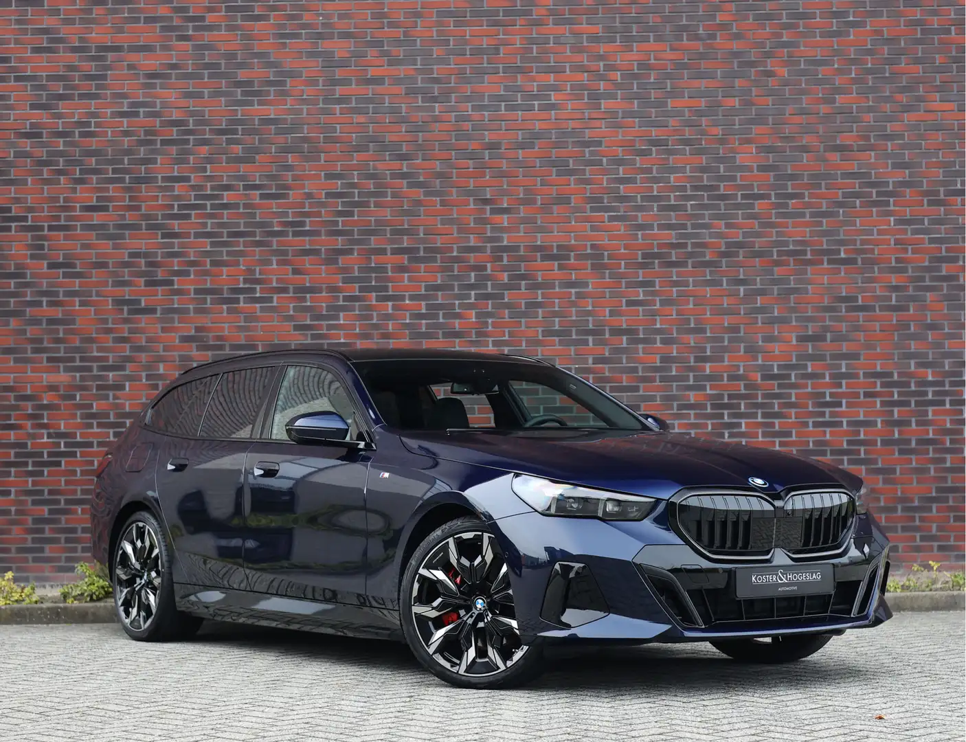 BMW 550 5-serie Touring 550e xDrive | Pano - Trekhaak - B& Blau - 1