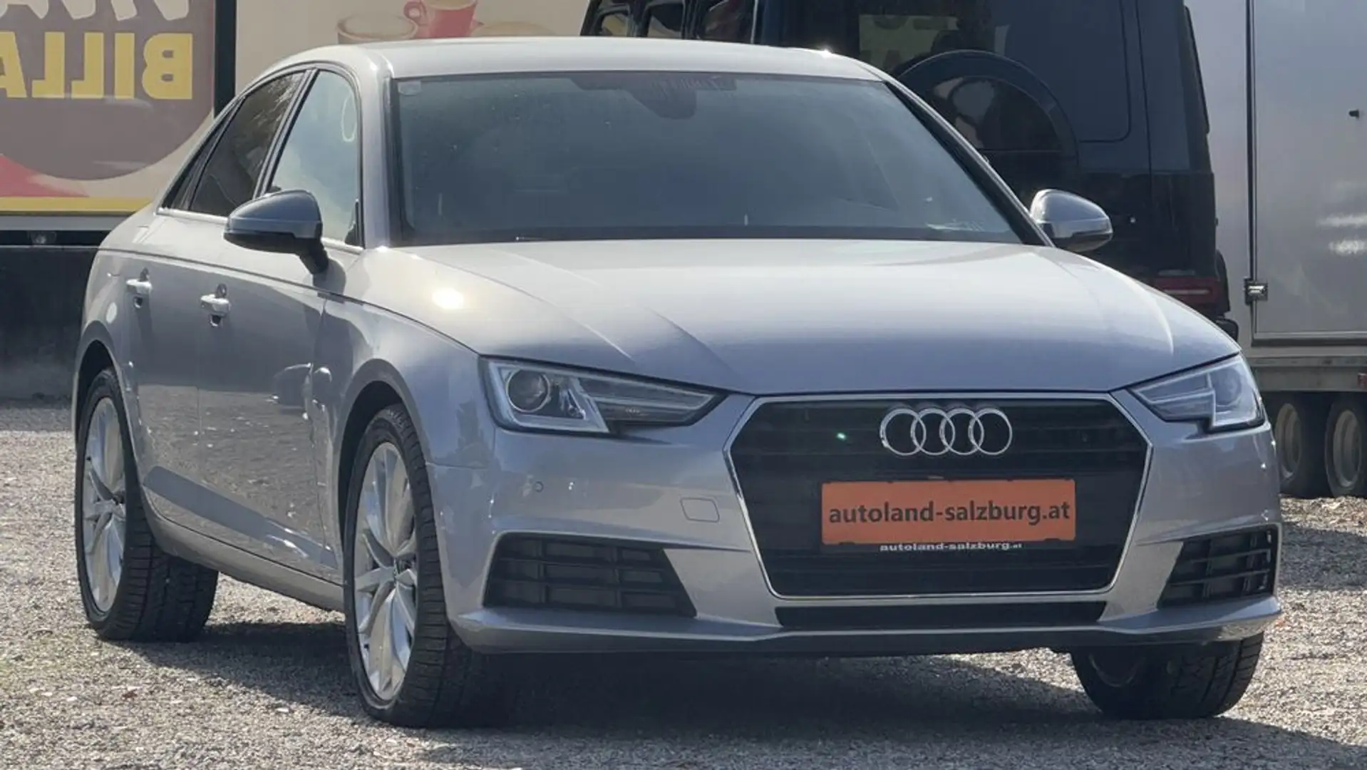 Audi A4 *ZR bei 111tKm* ServiceNEU* Sitzheiz.*MMI-NAVI Silber - 1