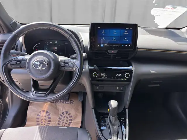 Toyota Yaris Cross view 8