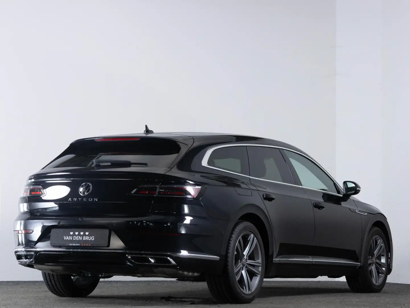 Volkswagen Arteon Shooting Brake R-Line Business 2.0 TSI 190pk DSG | Zwart - 2