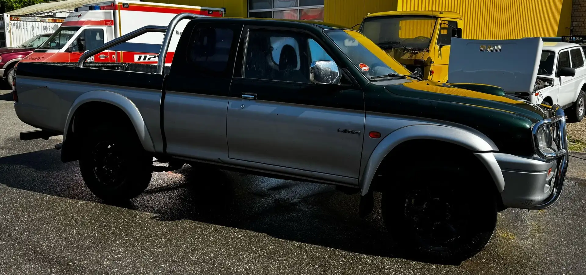Mitsubishi L200 Pick Up 4x4 Magnum Club Cab Зелений - 2