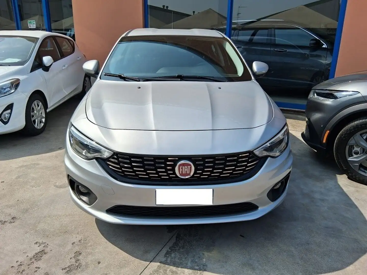 Fiat Tipo 1.3 Mjt S&S 5 porte Easy Grijs - 2