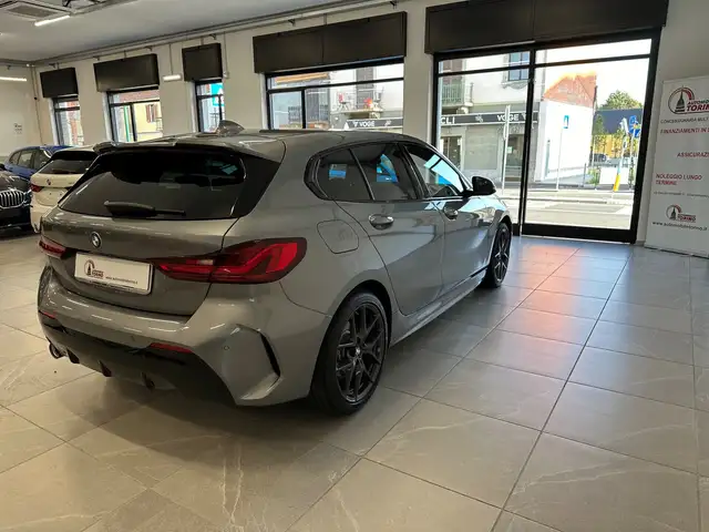 BMW 1 Series view 4