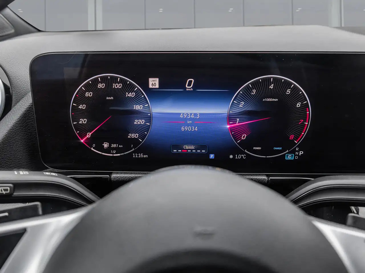 Mercedes-Benz GLA снимка Mercedes-Benz GLA