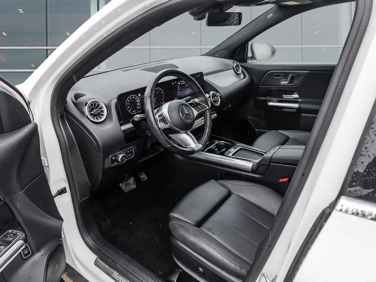 Mercedes-Benz GLA снимка Mercedes-Benz GLA