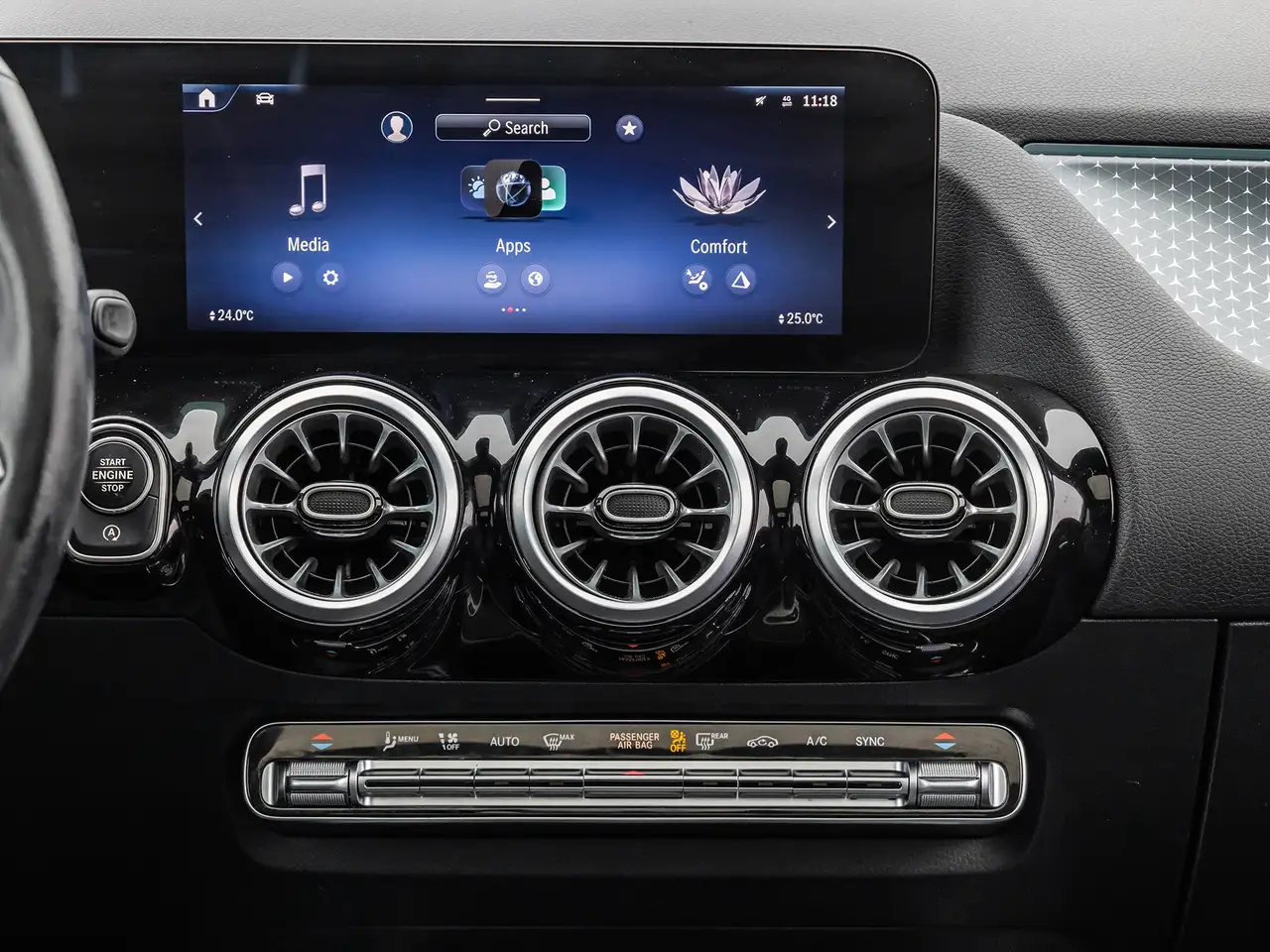 Mercedes-Benz GLA снимка Mercedes-Benz GLA