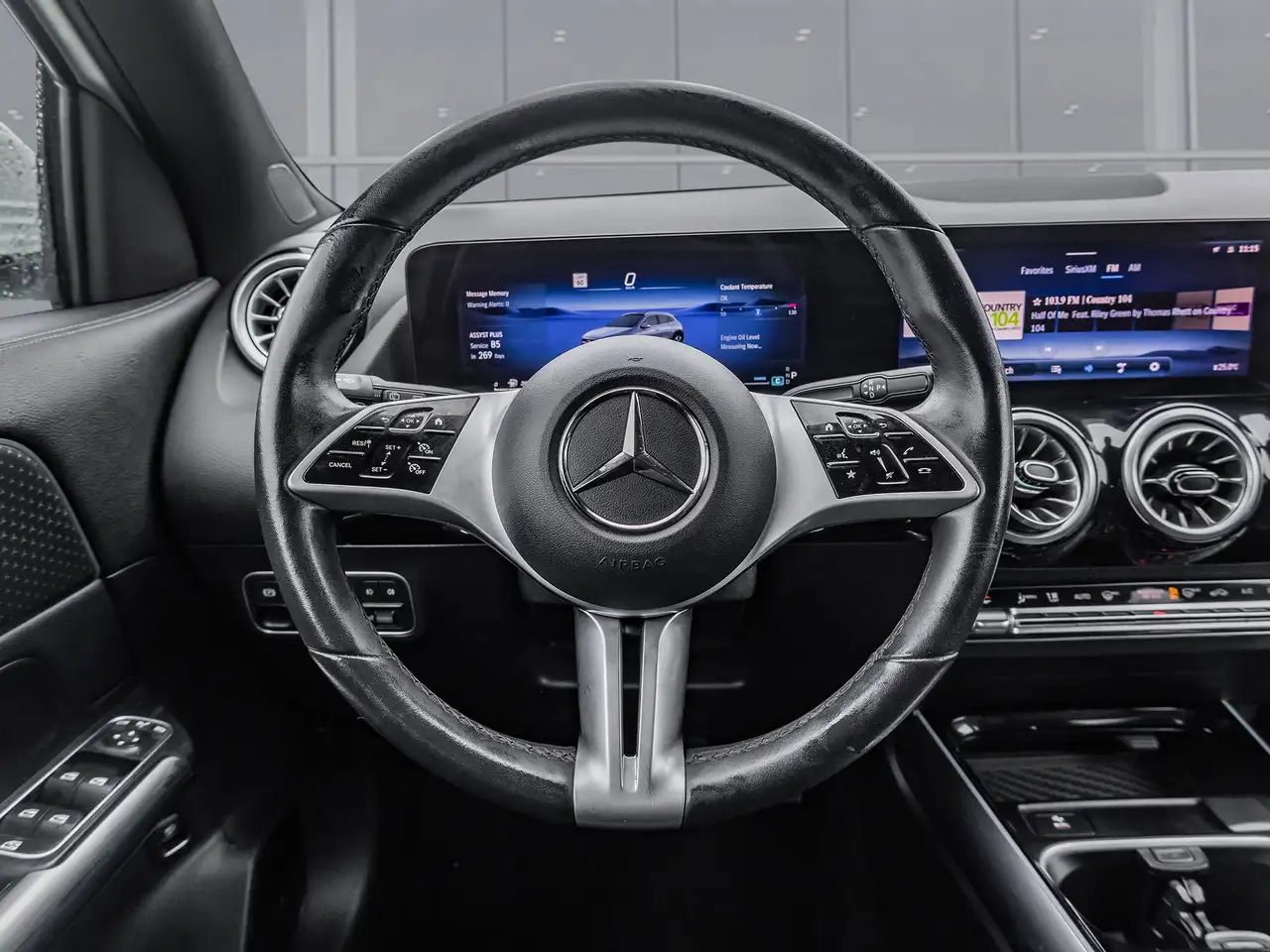 Mercedes-Benz GLA снимка Mercedes-Benz GLA