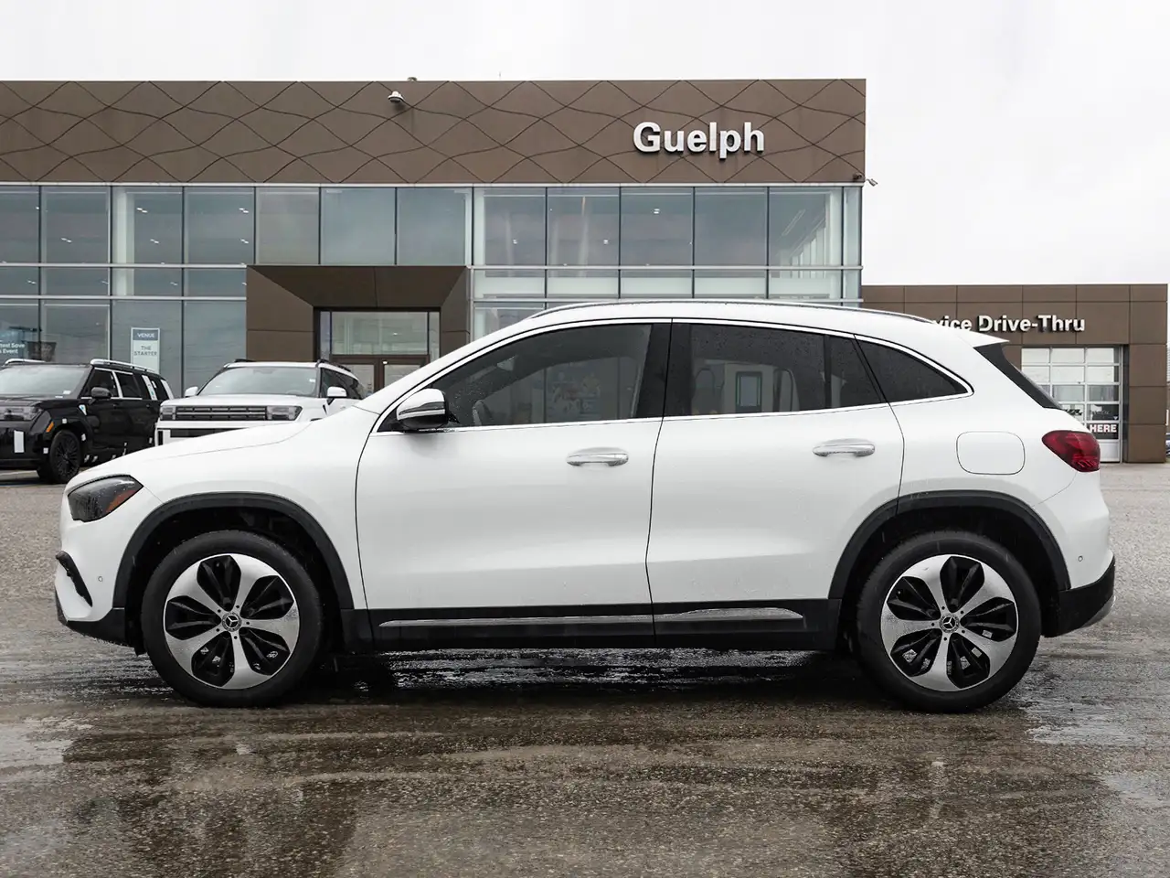 Mercedes-Benz GLA снимка Mercedes-Benz GLA