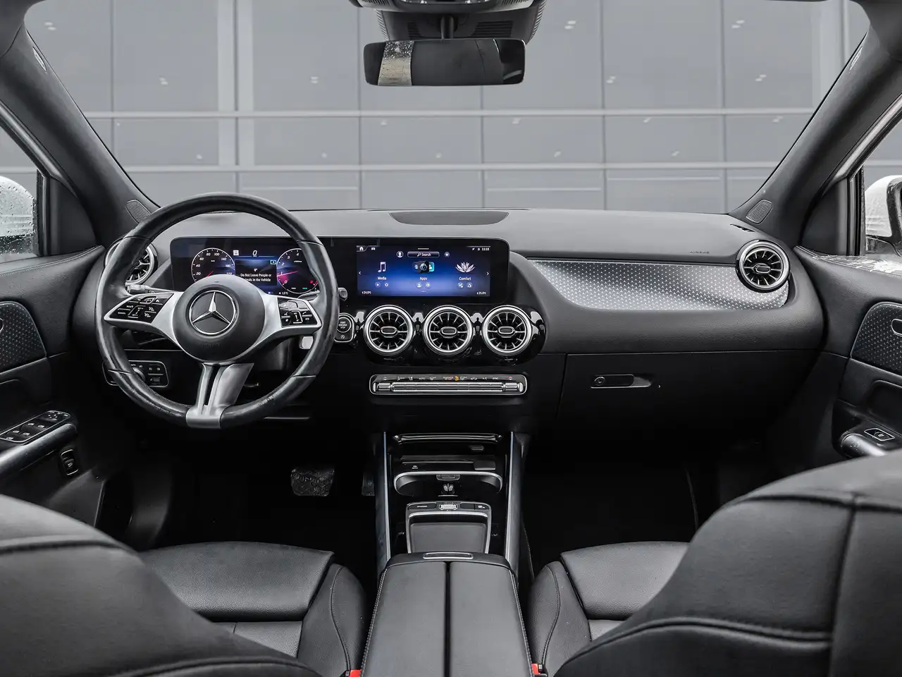 Mercedes-Benz GLA снимка Mercedes-Benz GLA