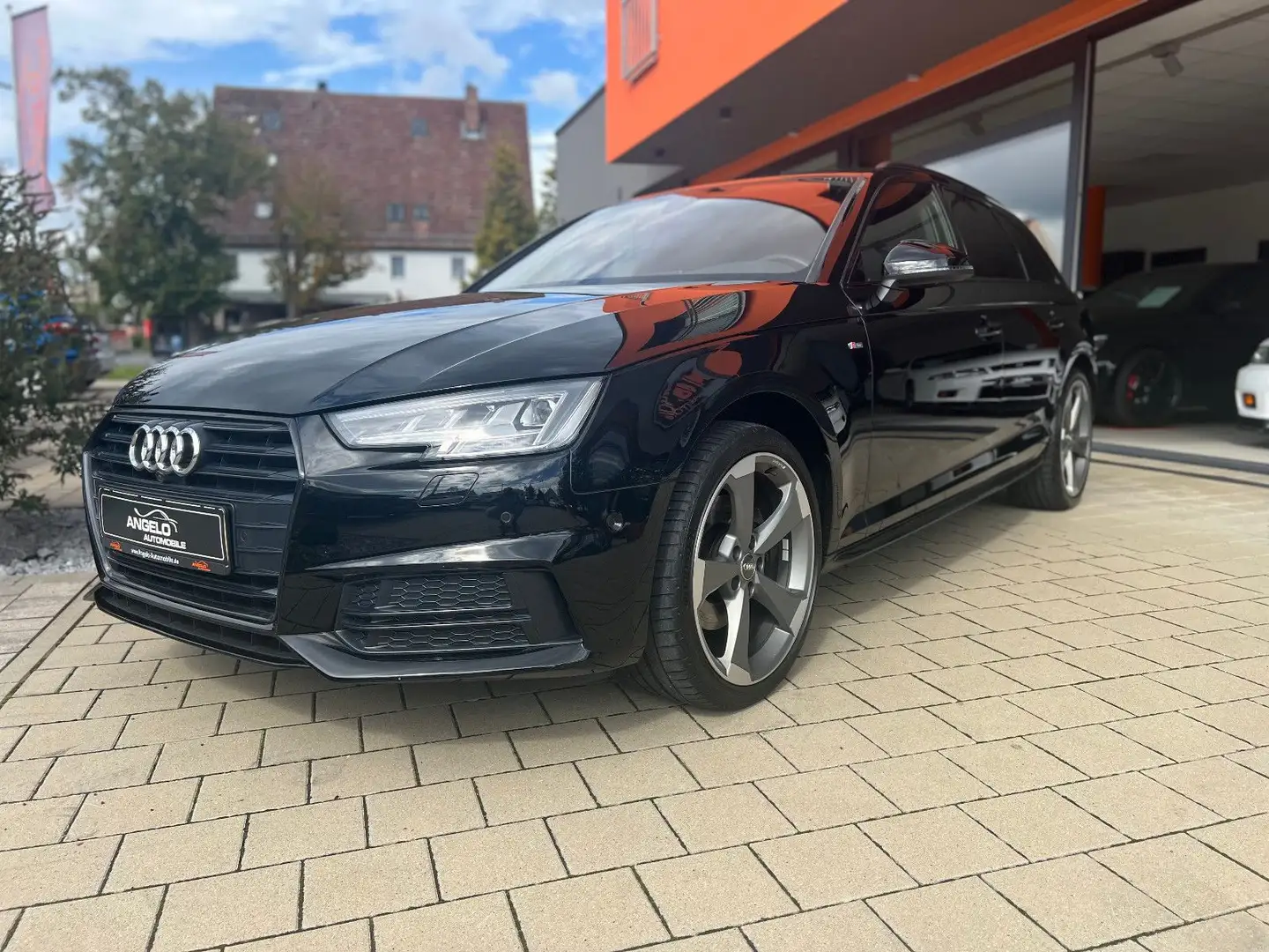 Audi A4 TFSI Avant*Optik Paket* S-Line*Pano*Matrix* Schwarz - 1