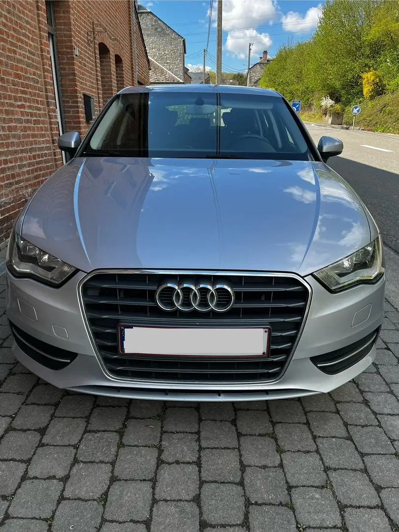 Audi A3 A3 Sportback 1.6 TDi Ambition Grijs - 1