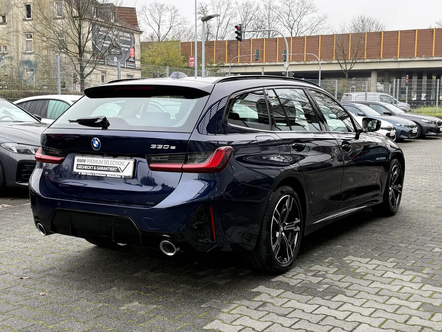 BMW 330 e Touring M Sport //Stop&Go AHK FACELIFT Blau - 2