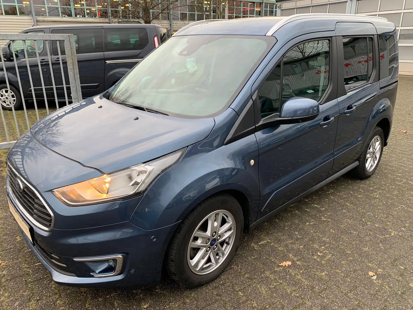Ford Tourneo Connect Titanium Navi-Alu-2xSchiebet.-AHK-SHZG-R.Kam-33Tkm Blau - 1