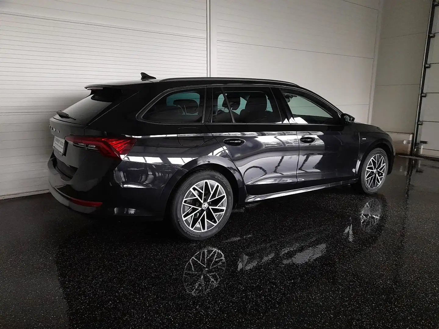 Skoda Octavia Combi 2,0 TDI DSG *LED MIT FLA & DYN BLINKER / ... Schwarz - 2