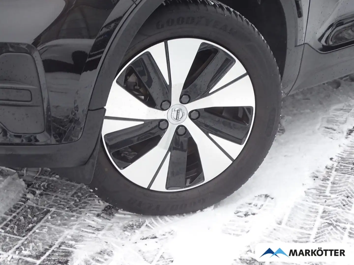 Volvo XC40 Core Recharge Plug-In Hybrid 2WD AHK/STHZG Schwarz - 2