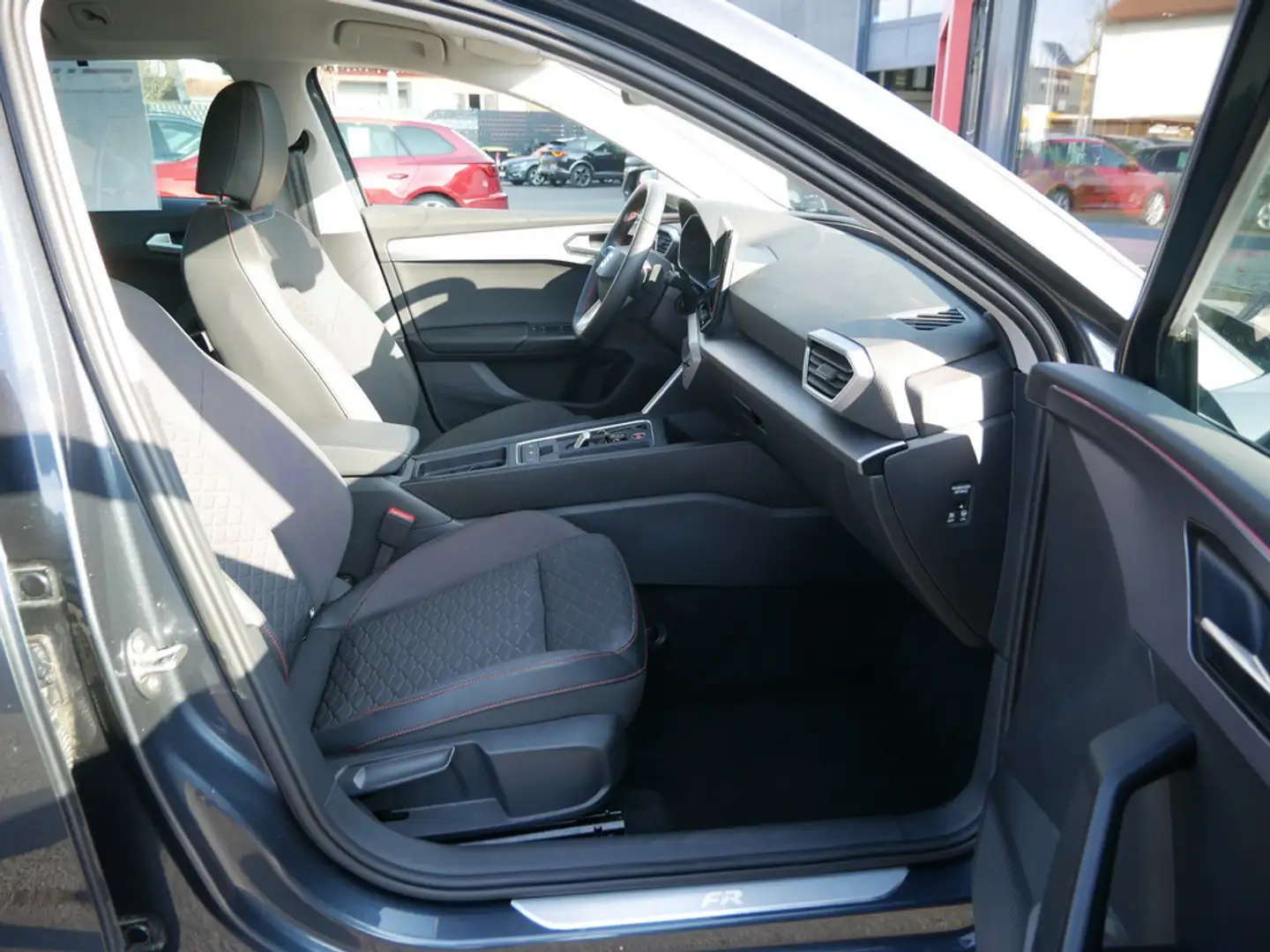 SEAT Leon Sportstourer 2.0 TDI FR 4Drive ACC LED Grau - 2