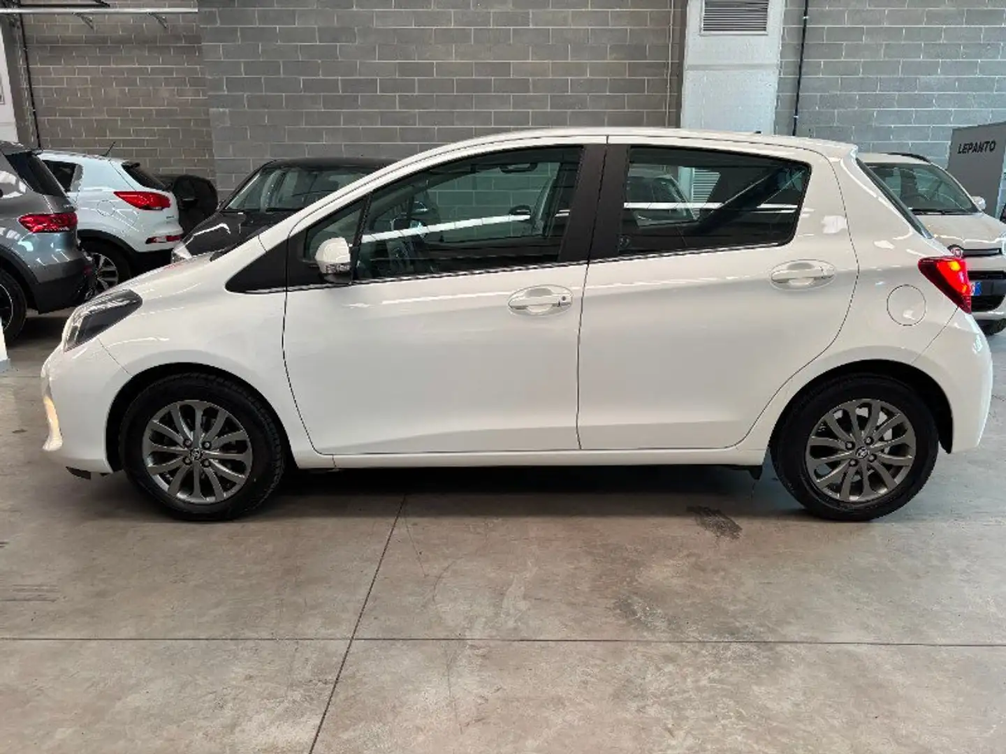 Toyota Yaris Yaris 1.0 5 porte Active Bianco - 2