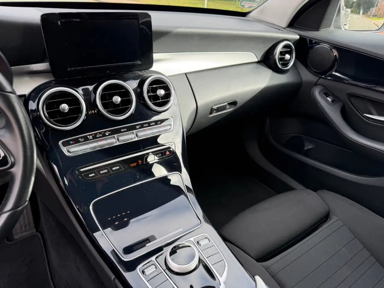 MERCEDES-BENZ C220 W205 BREAK - CAMÉRA DE RECUL - VOLANT CUIR - ATTELAGE FIXE