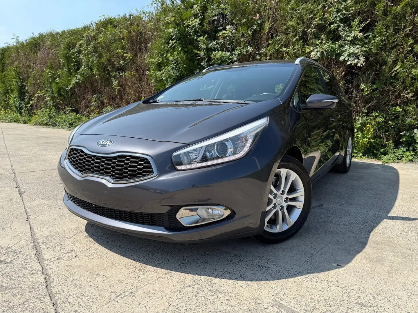 Kia Ceed SW / cee'd SW 1.6 CRDi SW EURO 5B*CARNET COMPLET* Gris - 1