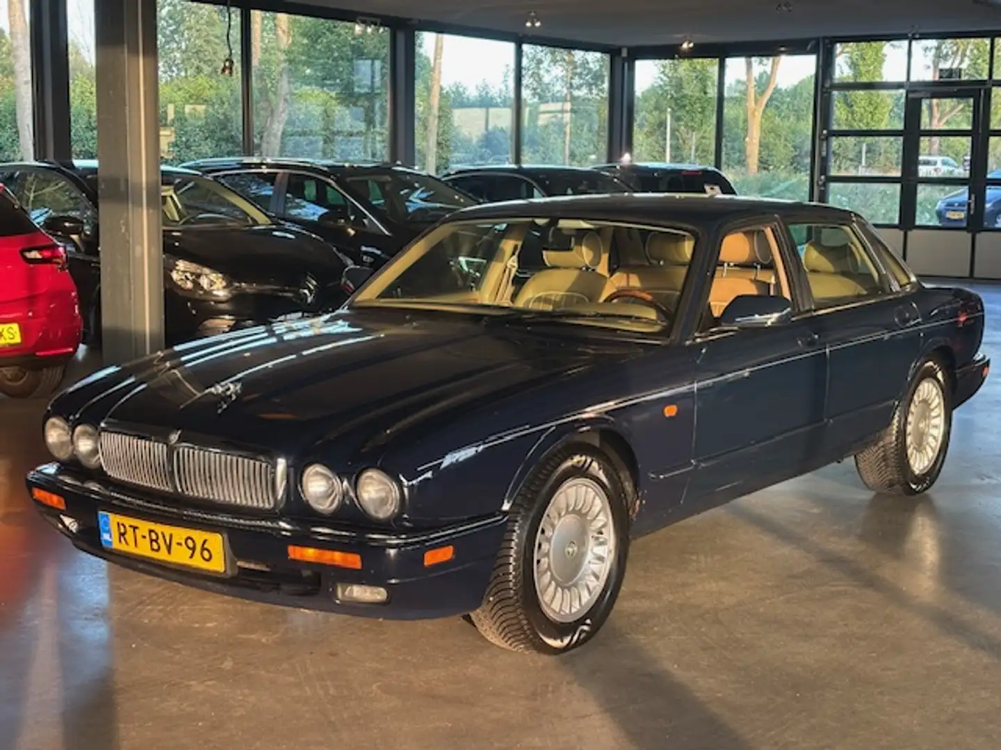 Jaguar Sovereign 3.2 AUT In goede staat, binnen en buiten. Blauw - 1