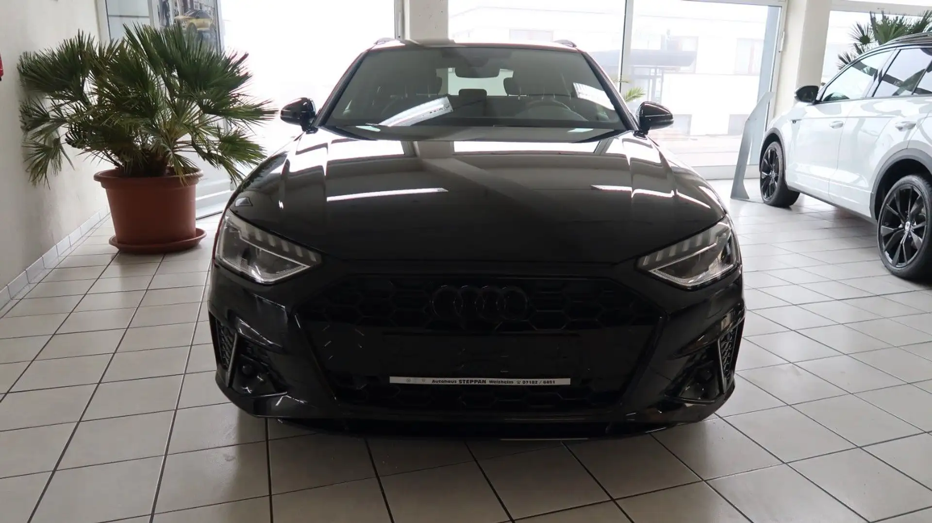 Audi A4 Avant 2,0 TFSI Edition S-line +Navi+LEDMatrix Schwarz - 2