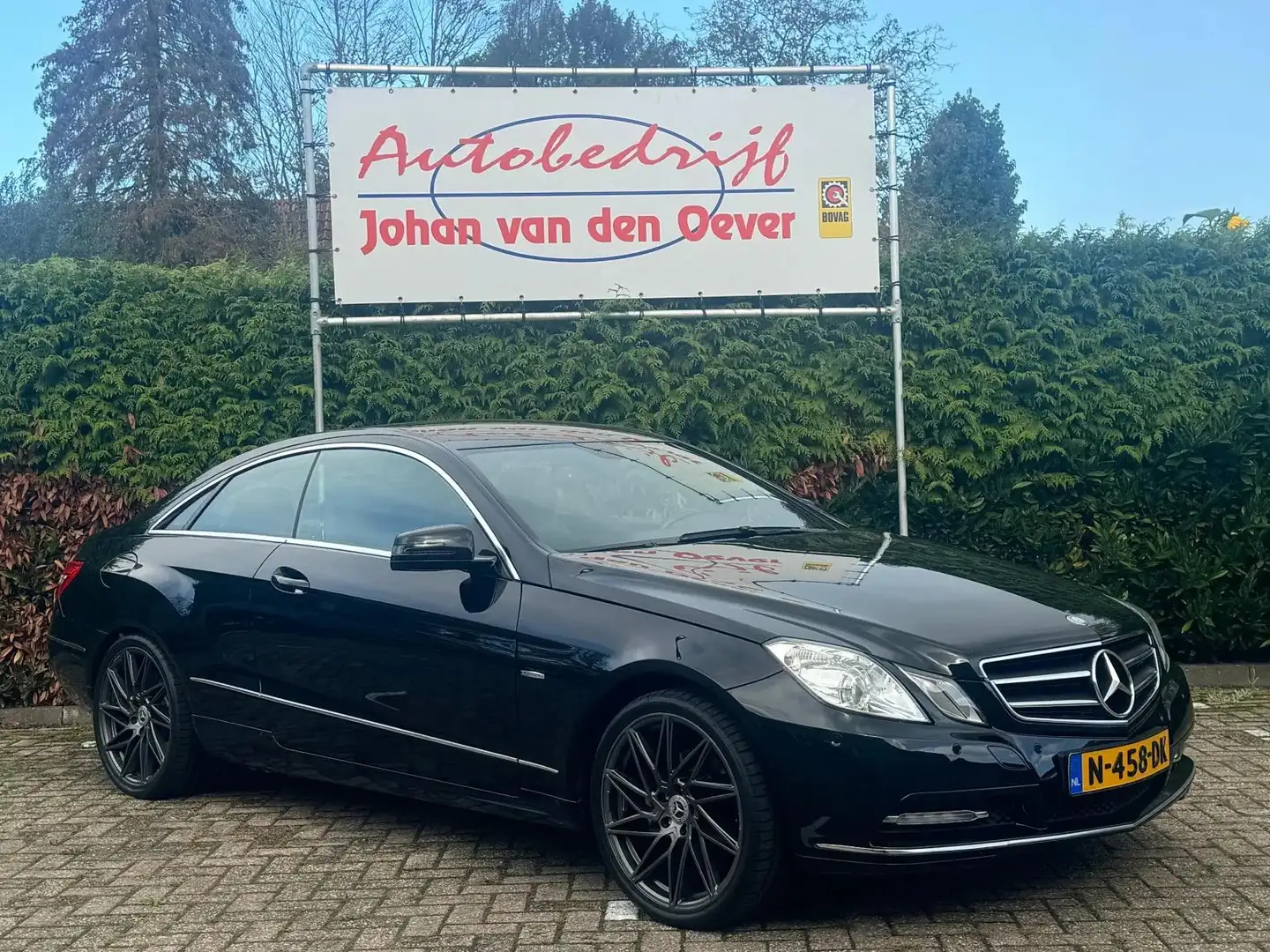 Mercedes-Benz E 250 Coupé CGI Elegance Leder|Stoelverwarming|Navi Zwart - 1