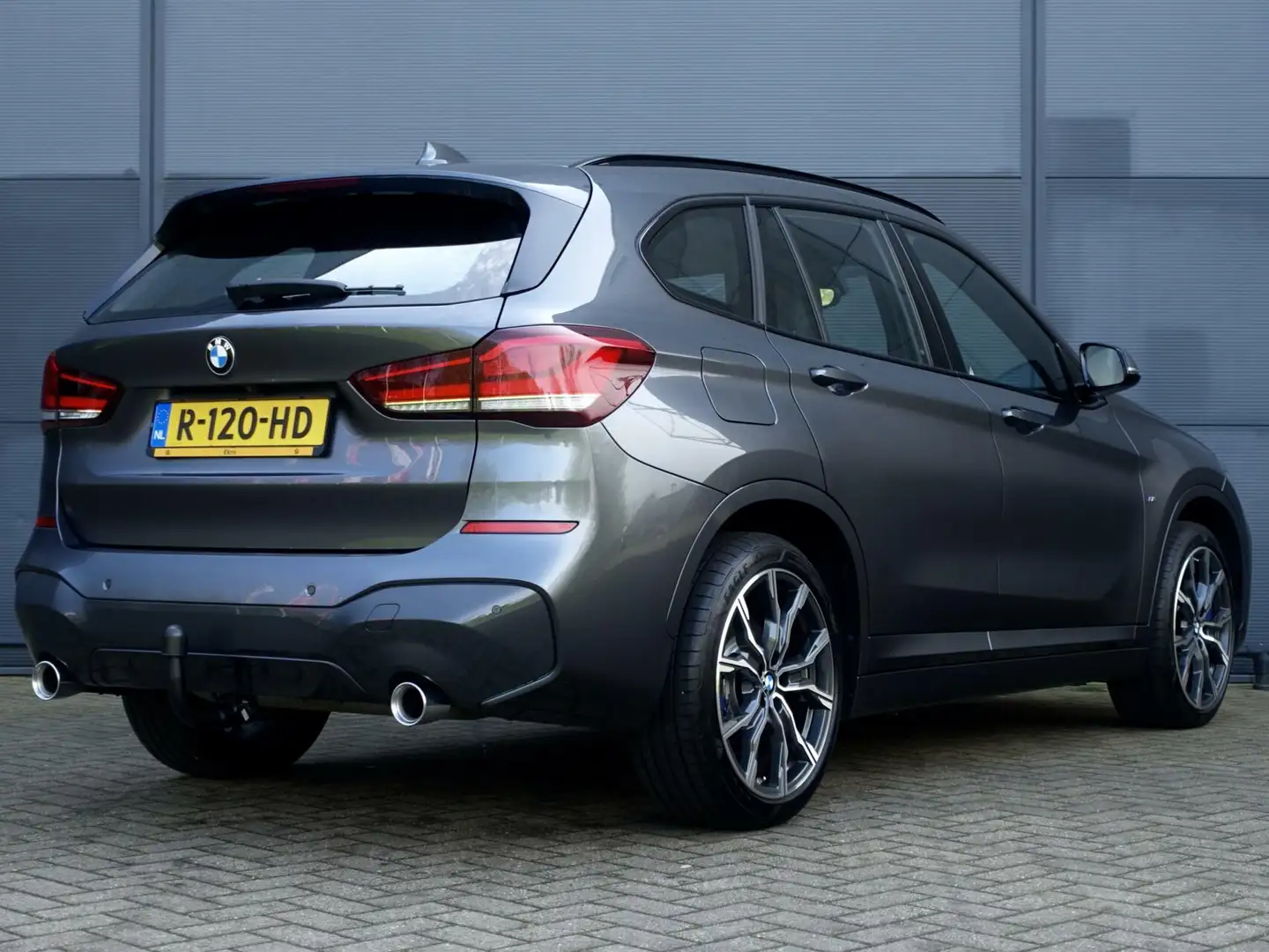 BMW X1 sDrive20i High Executive M-Sport |HEAD-UP|ELEKTR. Grijs - 2
