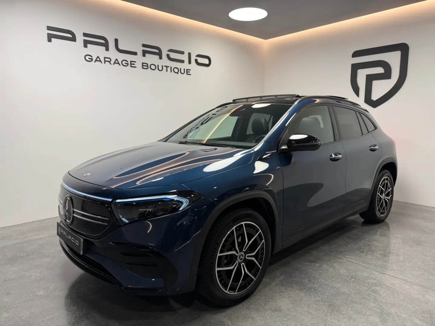 Mercedes-Benz EQA 250 Azul - 1
