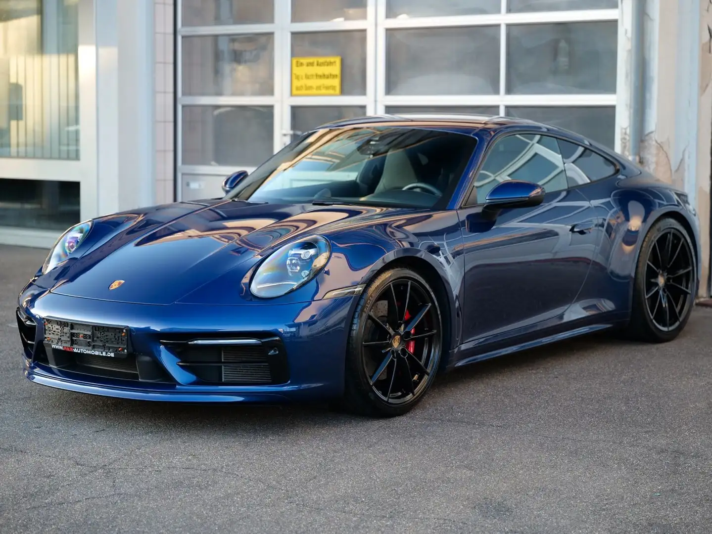 Porsche 992 911 Carrera S SCHALTER+SPORT DESIGN+SPORTABGAS Bleu - 2