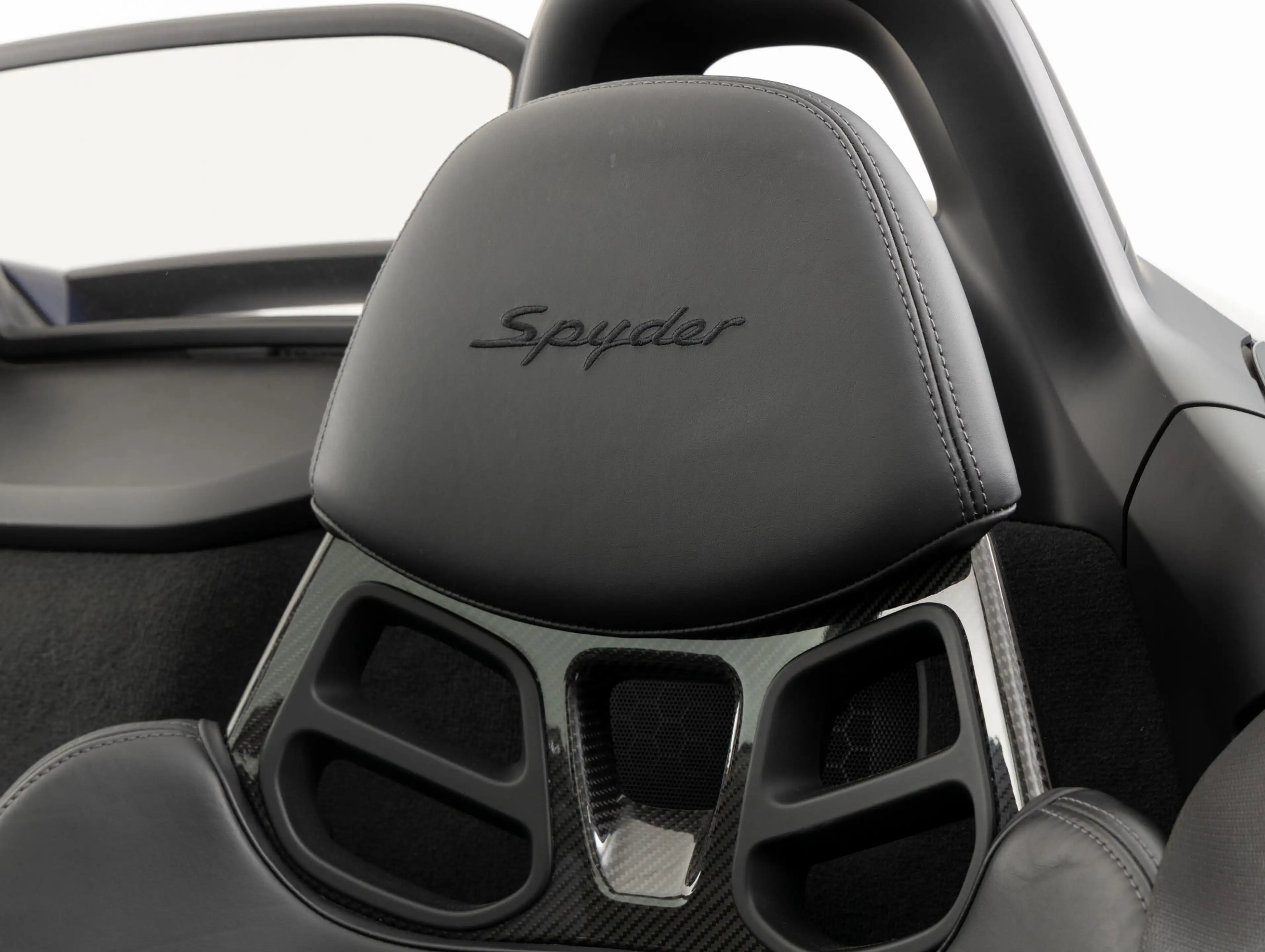 Porsche 718 Spyder — photo 19