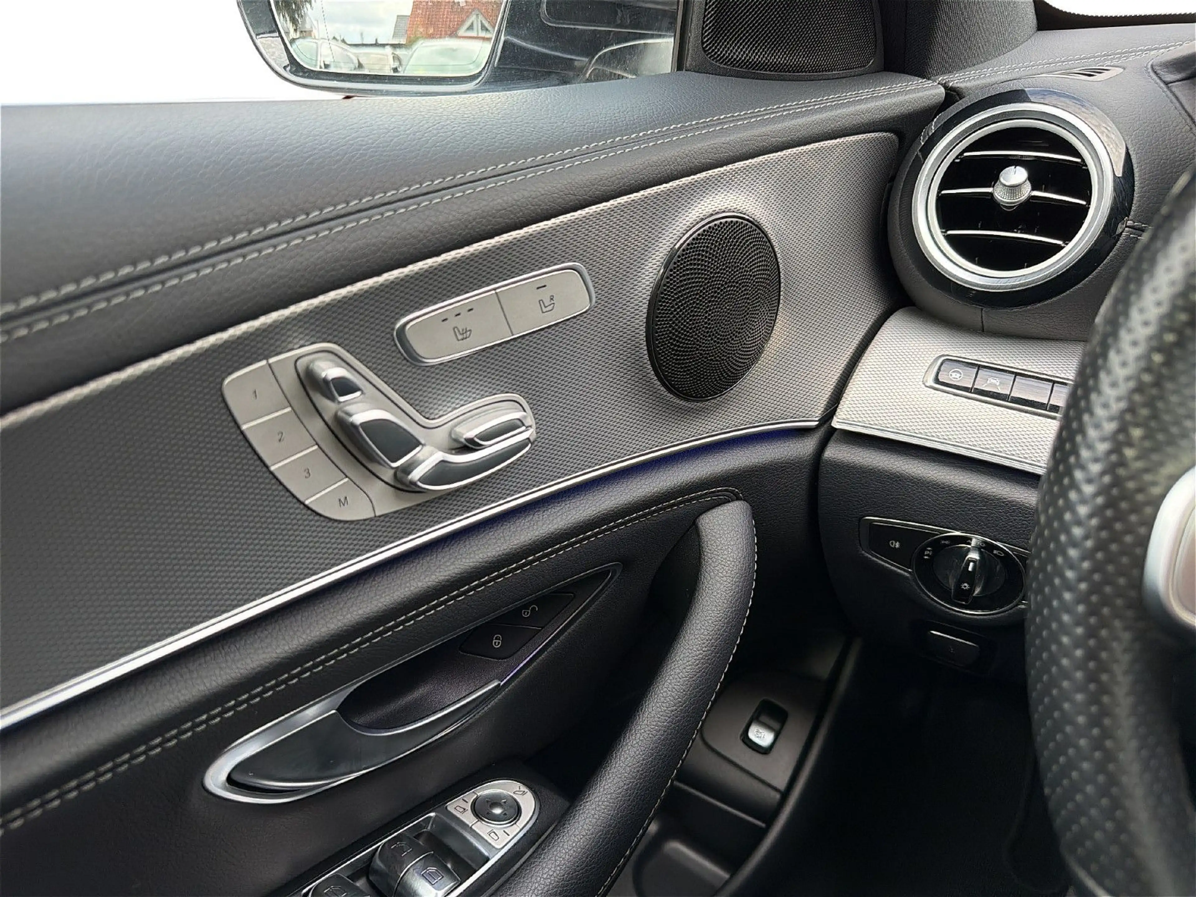 Mercedes-Benz E 400 d 4Matic T-Modell / AMG LINE / 360°/ LEDER — photo 13