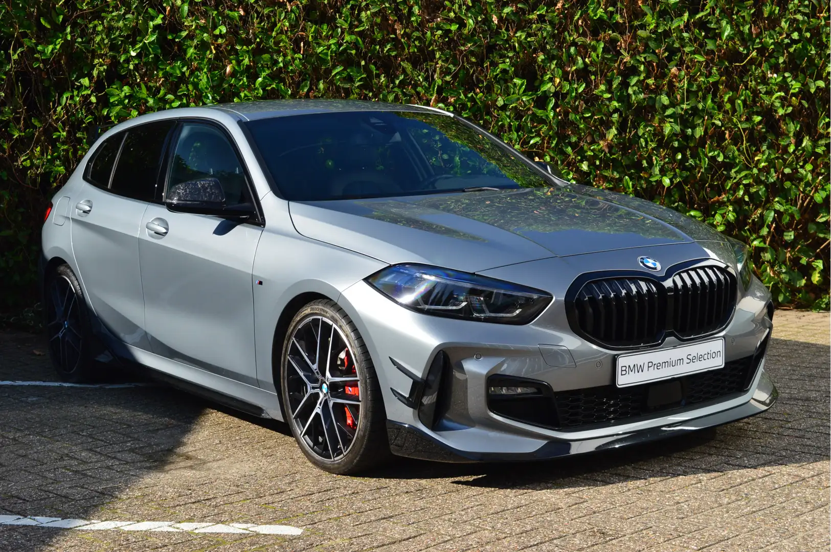 BMW 118 1 Serie 118i M Sport Automaat / M Performance part Grijs - 2