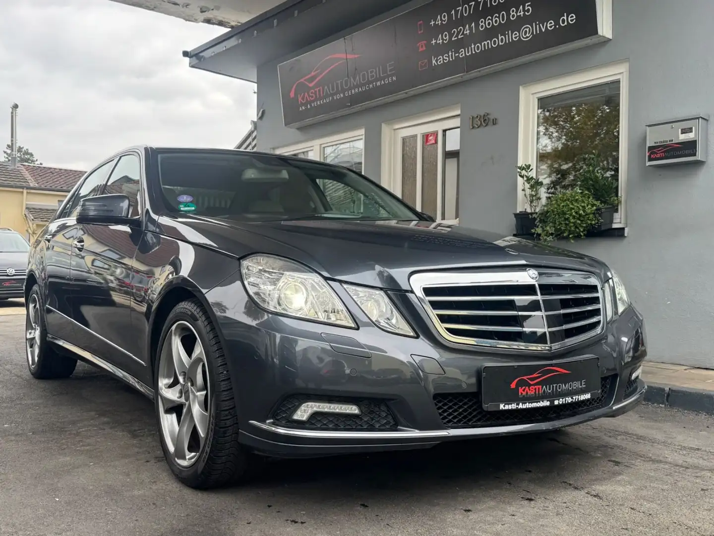 Mercedes-Benz E 350 E -Klasse Lim. E 350 CGI BlueEfficiency Gris - 1