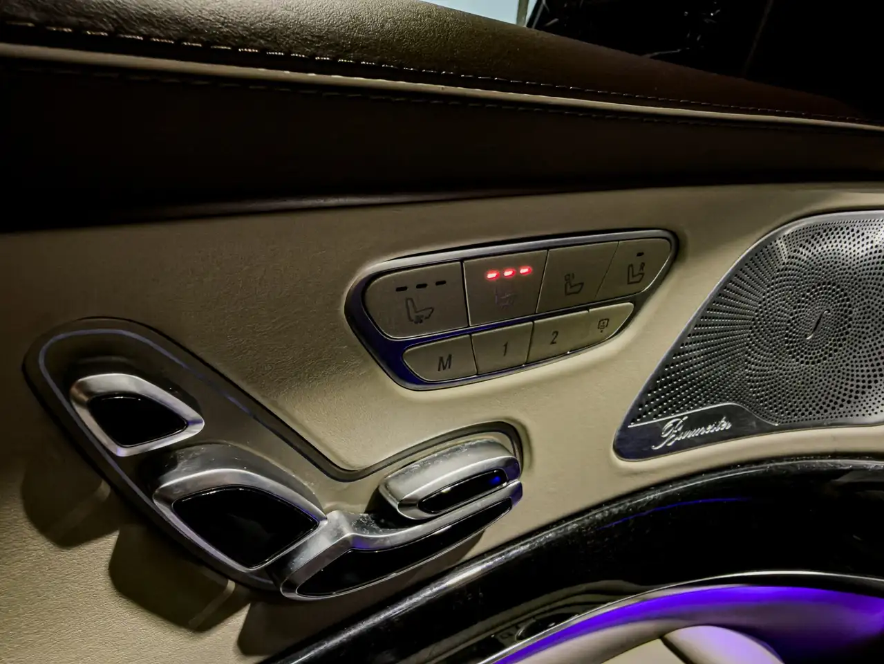 Mercedes-Benz S-Class снимка Mercedes-Benz S-Class