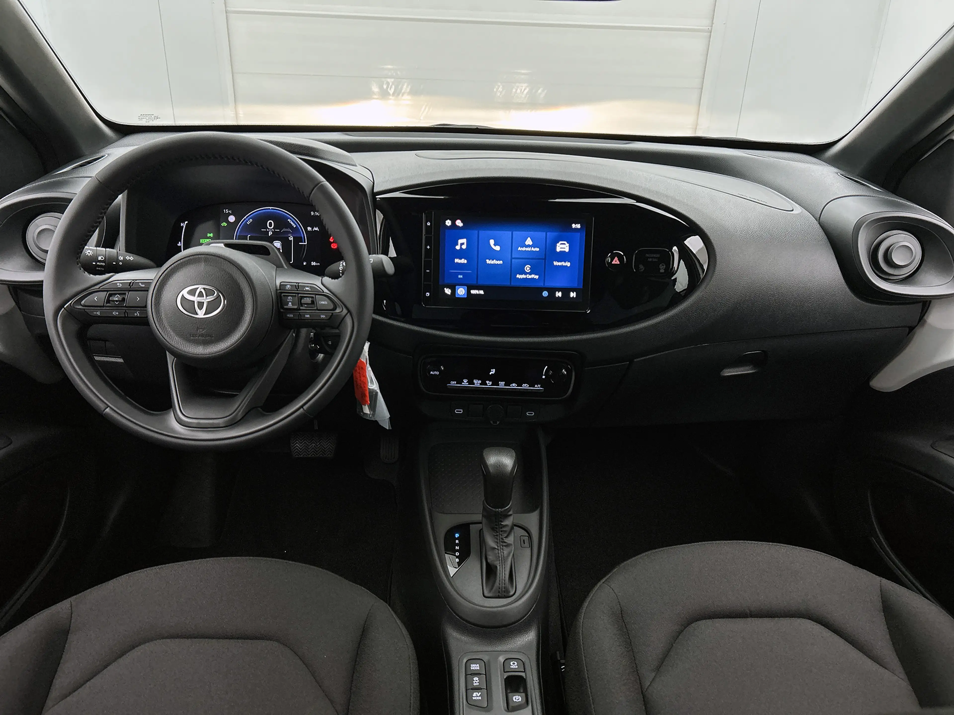 Toyota Aygo X Hybrid 115 play + GO pack | Carplay | Camera | Ada — photo 4