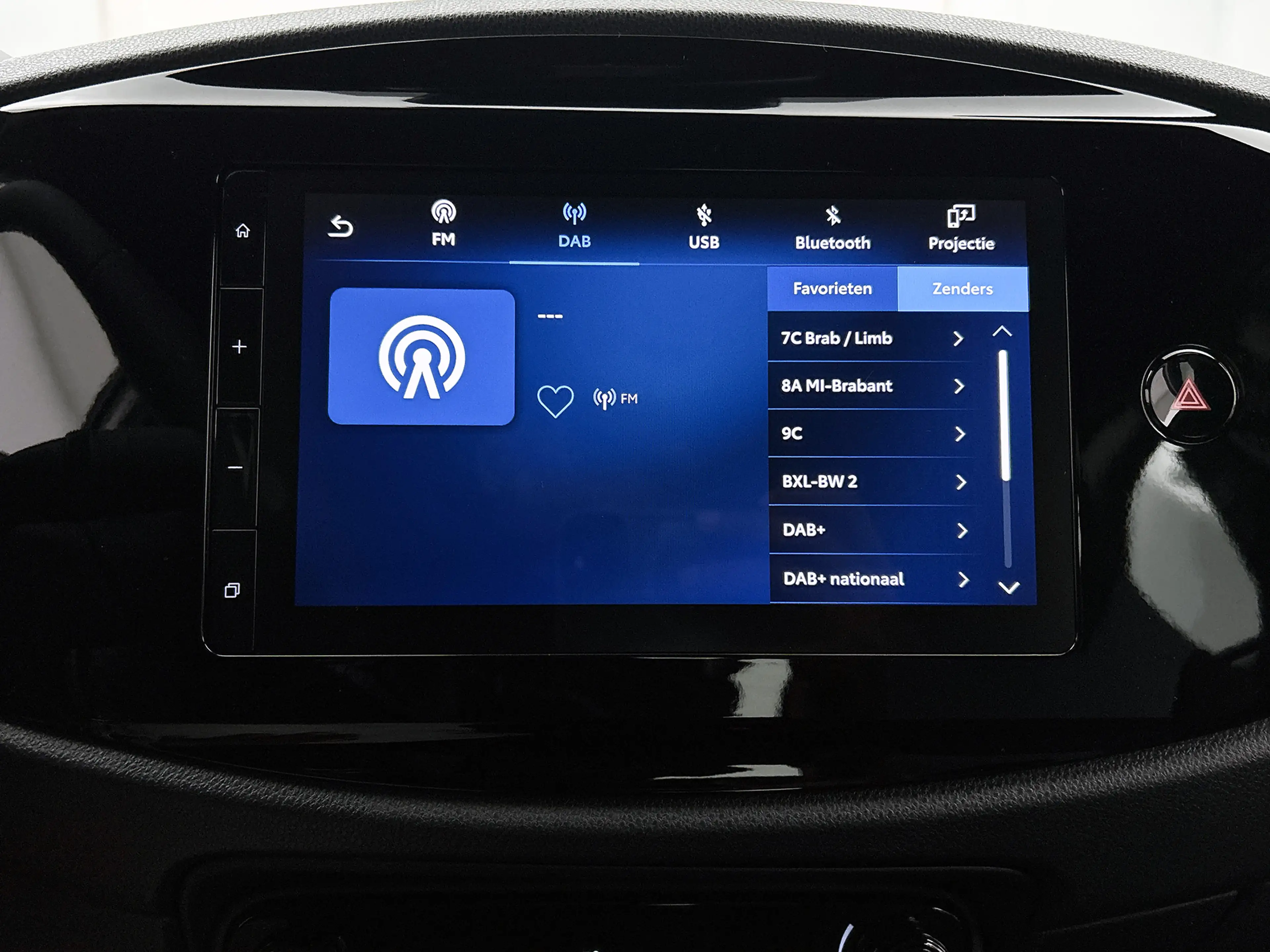 Toyota Aygo X Hybrid 115 play + GO pack | Carplay | Camera | Ada — photo 9
