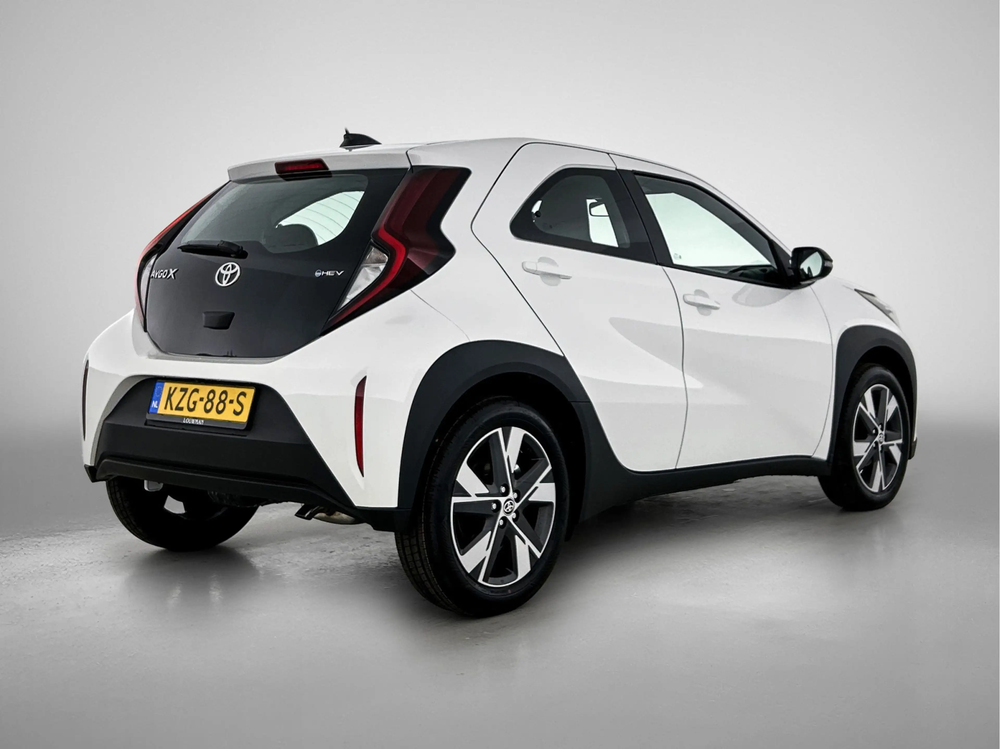 Toyota Aygo X Hybrid 115 play + GO pack | Carplay | Camera | Ada — photo 2