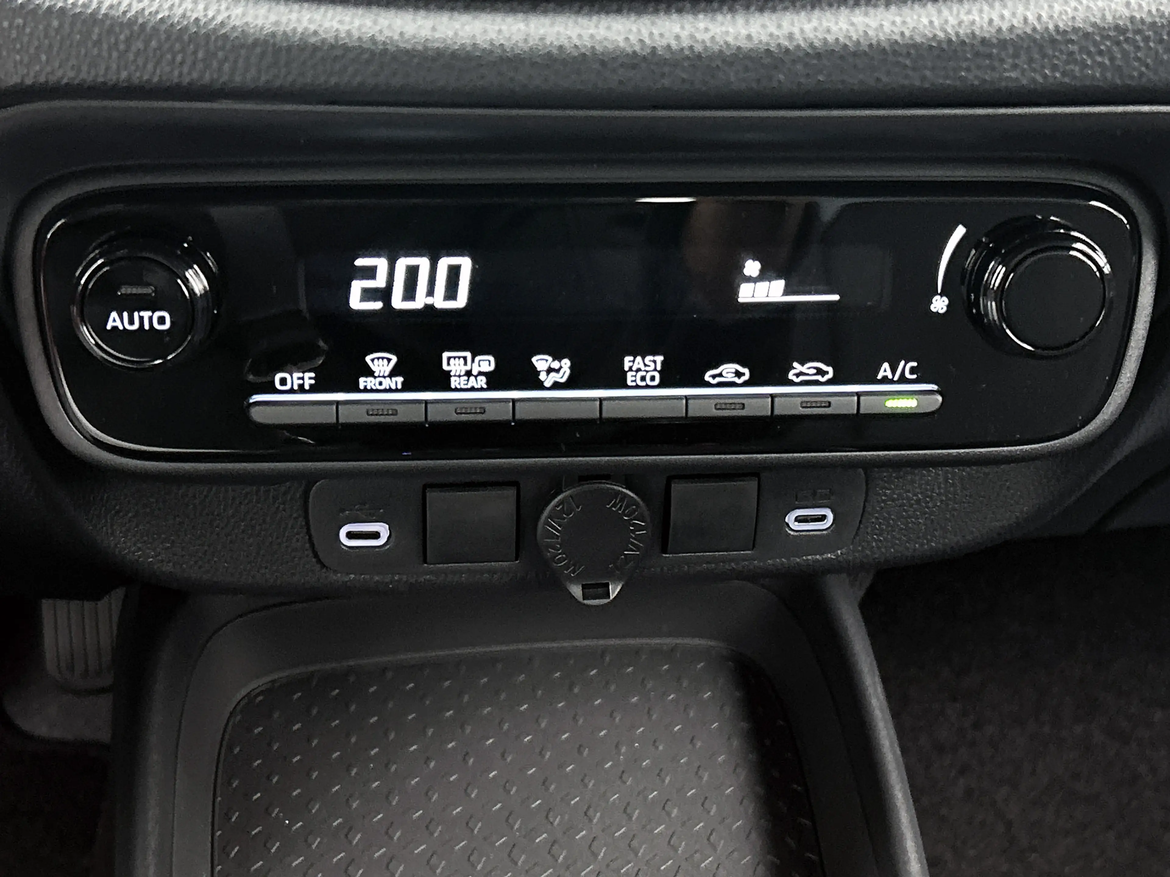 Toyota Aygo X Hybrid 115 play + GO pack | Carplay | Camera | Ada — photo 10