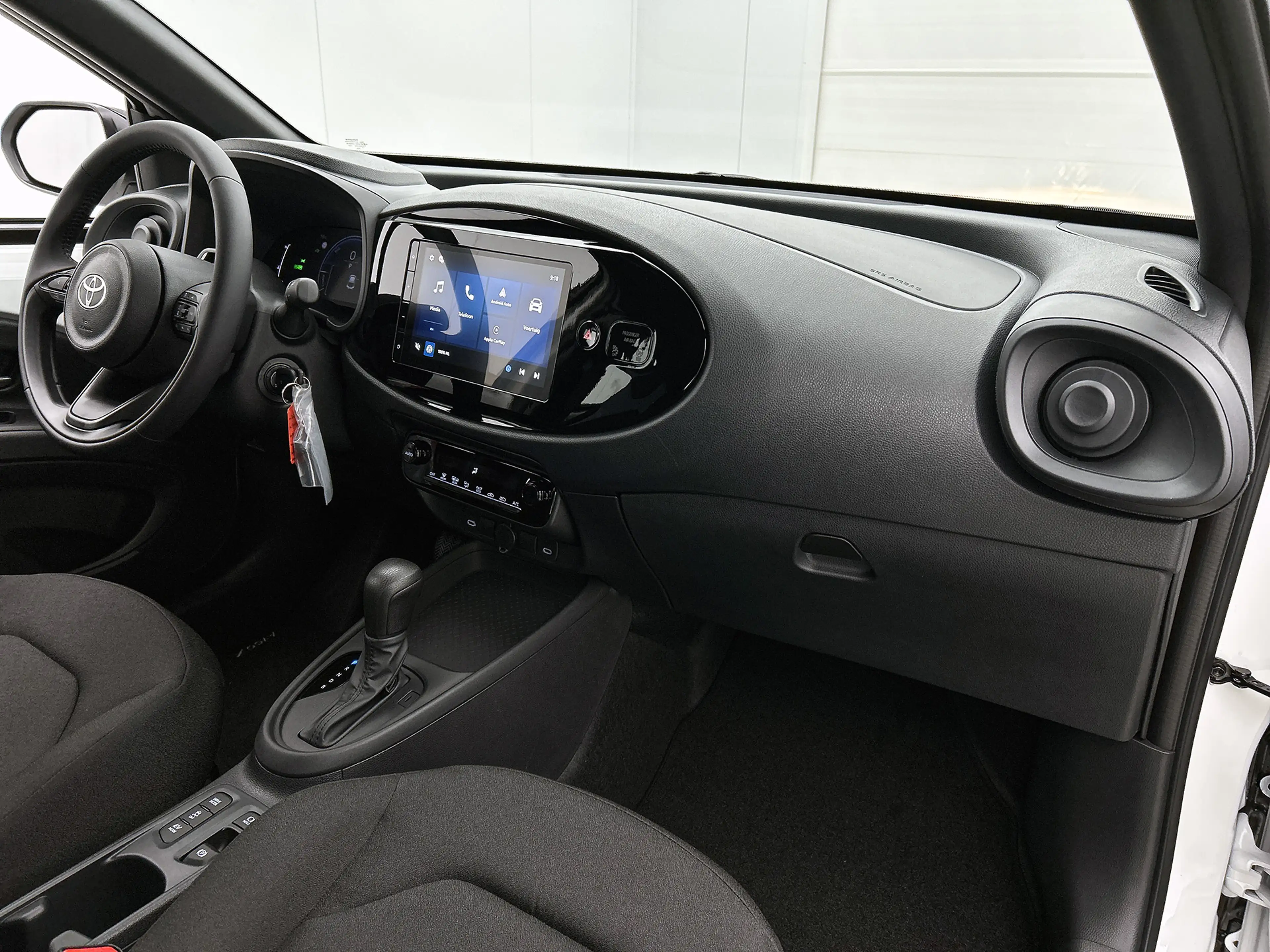 Toyota Aygo X Hybrid 115 play + GO pack | Carplay | Camera | Ada — photo 6
