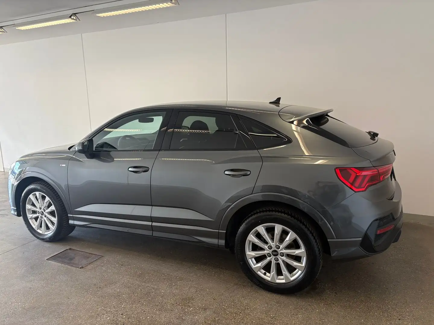 Audi Q3 35 TFSI admired Grau - 2