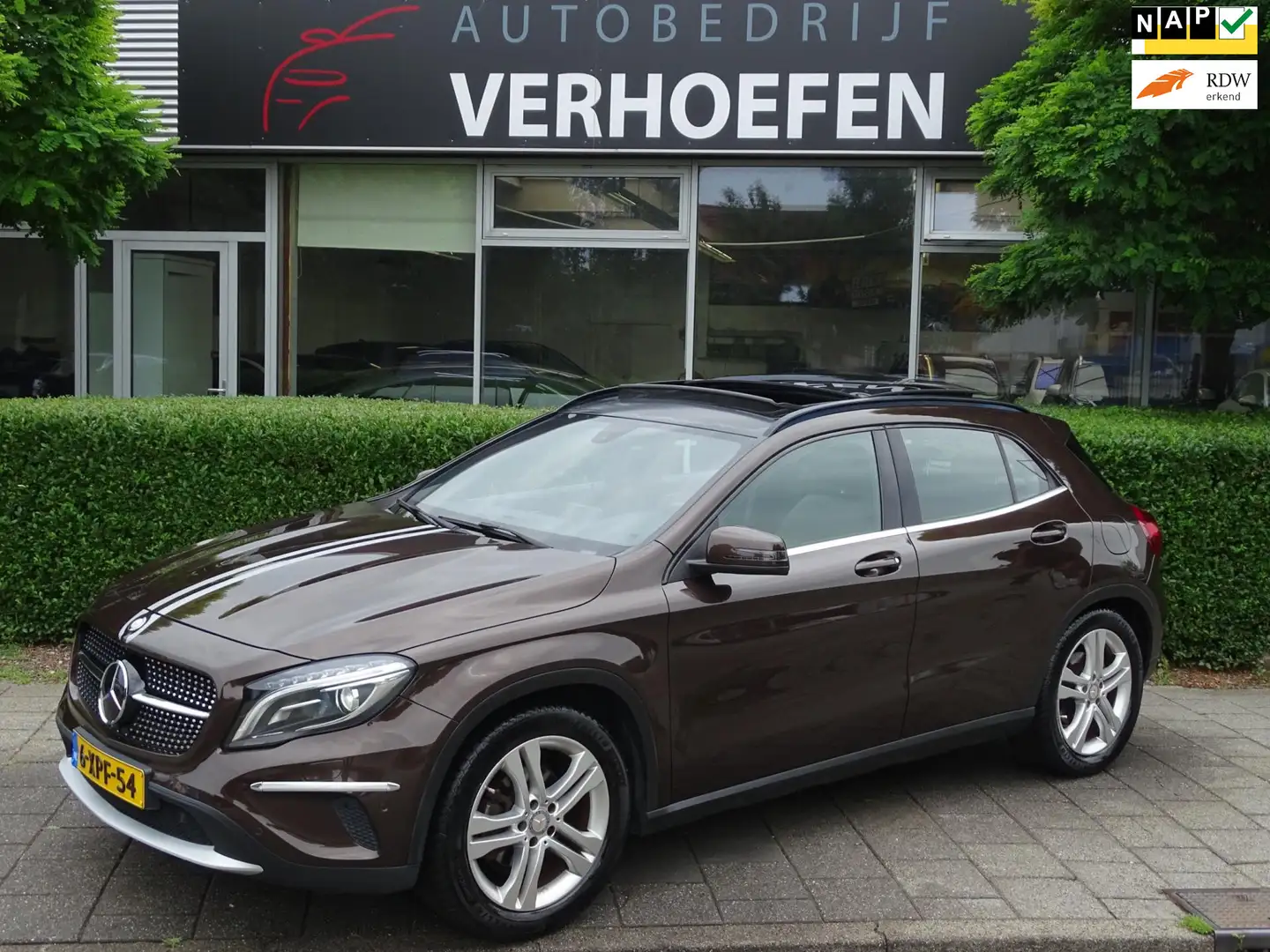 Mercedes-Benz GLA 200 Edition 1 - PANORAMADAK - AUTOMAAT - APPLE CARPLAY Bruin - 1